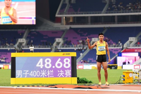 全运会男人400米栏决赛 龚德滨冲破寰球记录夺冠