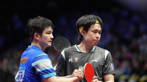 混团宇宙杯让王励勤看清男队近况，男队如实需要樊振东主心骨，其他选手短板澄澈难以撑阵势