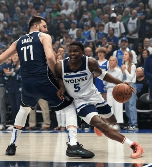 丛林狼欲联手欧文？爱德华兹正鼓舞往复