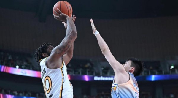 双小外威尔斯和杰隆布朗皆爆发助辽篮轻取合肥摇风，一小将赵森阐明亮眼，两主力鄢手骐和王岚嵚施展拉胯