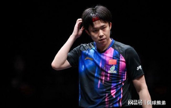 跟着林诗栋4-0向鹏，张本智和4-3逆转，WTT总决赛男单四强全出炉