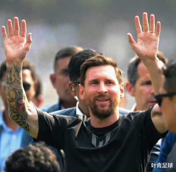 看不到梅西! 印度球迷怒了: 拆掉告白牌 狂扔水瓶 现场骚乱