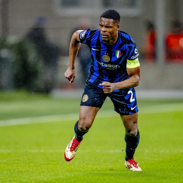 斯基拉：两家英超俱乐部看重邓弗里斯，球员解约金2500万欧