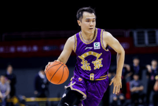 张帆全场出战31分钟，投篮7中4取得11分2篮板2助攻