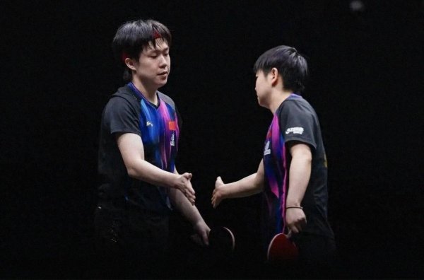 孙颖莎伤退一小时后带伤再战，莎头0:3负韩国，宇宙第一出局，赛程与策略被追问