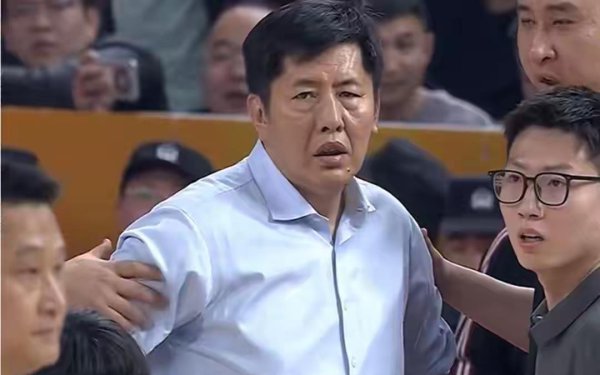 透顶杠上了！浙江媒体怒批山西男篮脏手脚，张宁别腿抱摔太恶劣，约翰逊惨叫离场