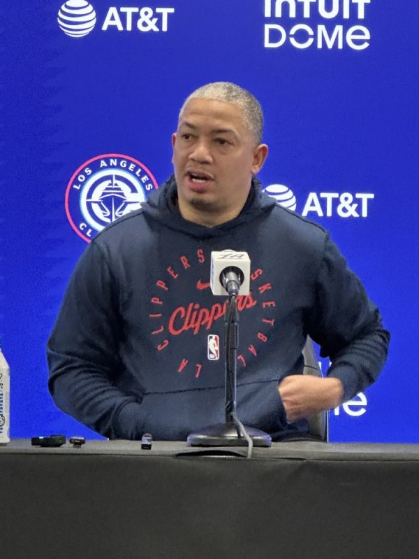 卢: 全队需要保握状况 多投篮&把球投进去 詹姆斯退换也曾一流