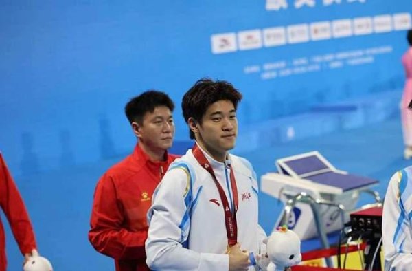 年终排行：潘展乐仅位列第52，泳联摆乌龙导致覃海洋失厌世界第一