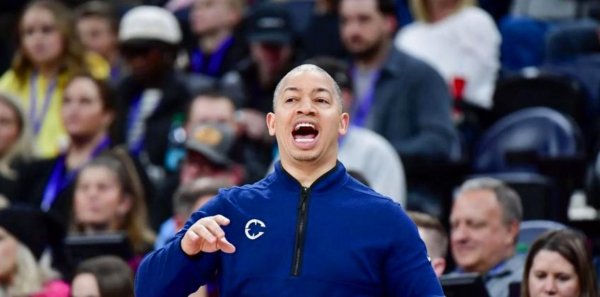 快船宁可哑忍博格丹场上数据恶运，也不肯动摇更衣室自如氛围，透露泰伦卢和弗兰克最深懦弱，因他们狭小失去球队中枢根基和剖释爱护