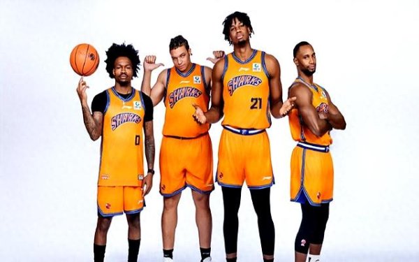 辛亏没续约！辽篮前外助断崖下滑，还索求高薪