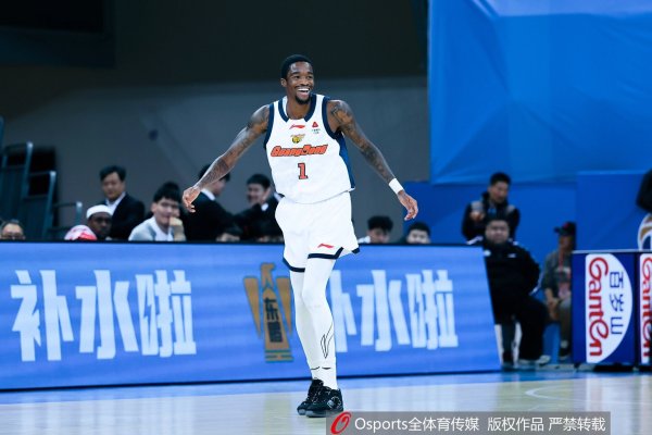 无可怎样！萨姆纳火力全开并打满了上半场 12投9中得23分4板1助