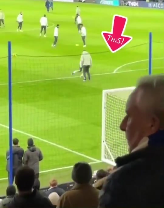 啊这……加纳乔与体能西宾对决踩单车，后者险些没动一忽儿羁系皮球